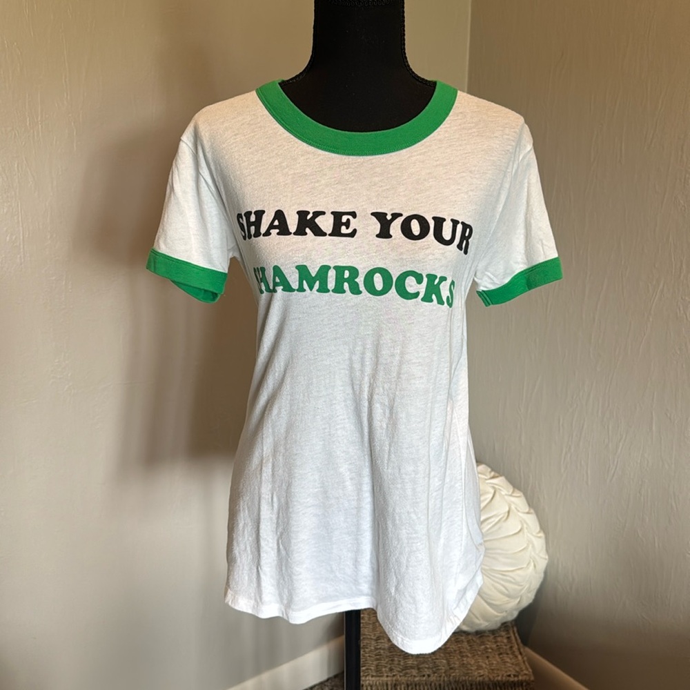 Pink Victoria’s Secret T-shirt 💚